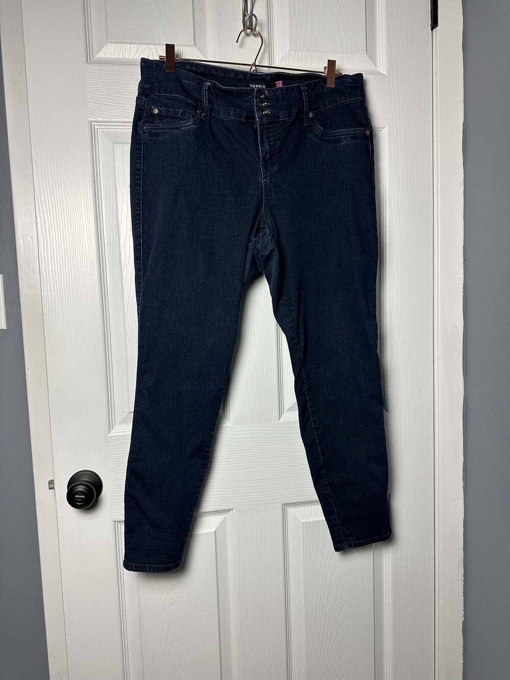 Torrid 3 button DARK WASH denim Skinny Jeans size 16 STRETCH